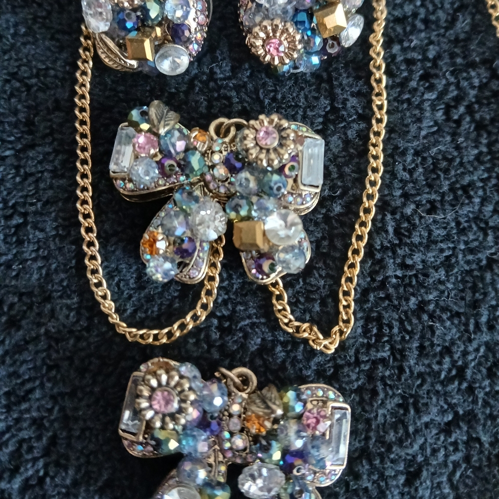 SALE! $30. Beautiful Ice Bleu Deux Bows Necklace And Cluster Earrings Set